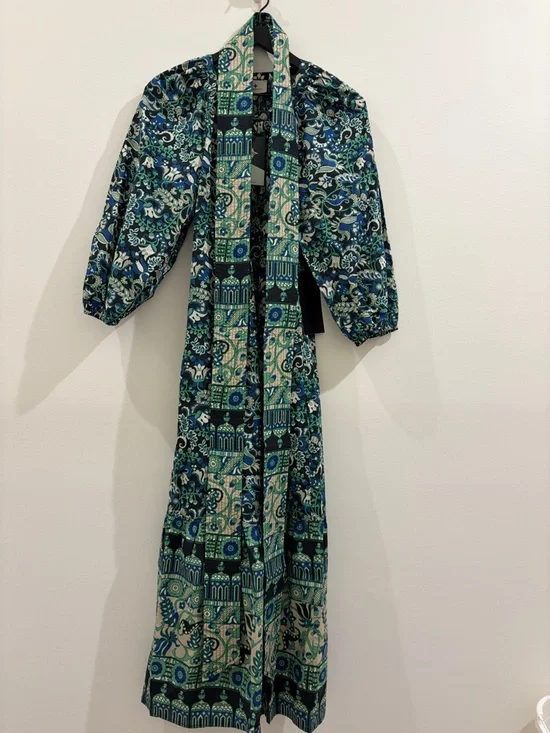 Tuckernuck Lyles Dress Green Batik Floral Puff Sleeve Belted Midi Size M NWT - Picture 3 of 8